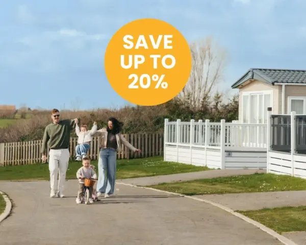 Family enjoys a sunny day near mobile homes, perfect for location de mobil-homes pas cher. Save up to 20%!