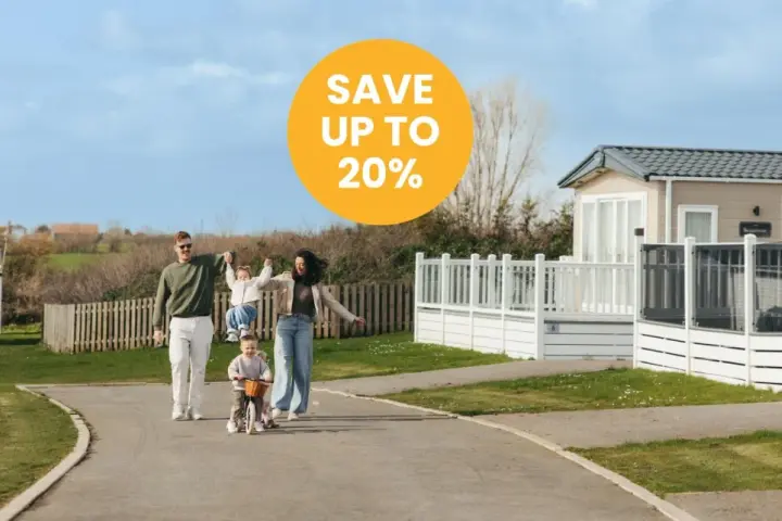 Family enjoys a sunny day near mobile homes, perfect for location de mobil-homes pas cher. Save up to 20%!