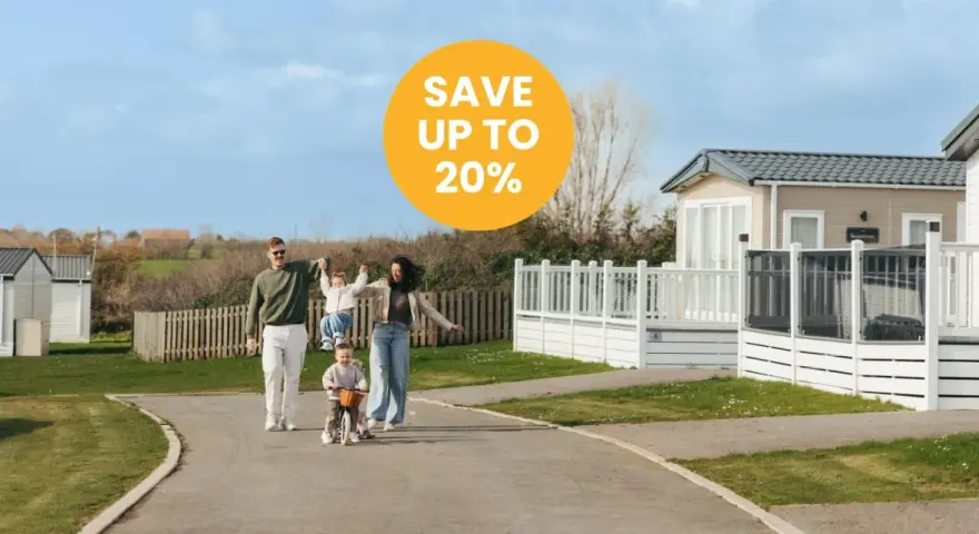 Family enjoys a sunny day near mobile homes, perfect for location de mobil-homes pas cher. Save up to 20%!